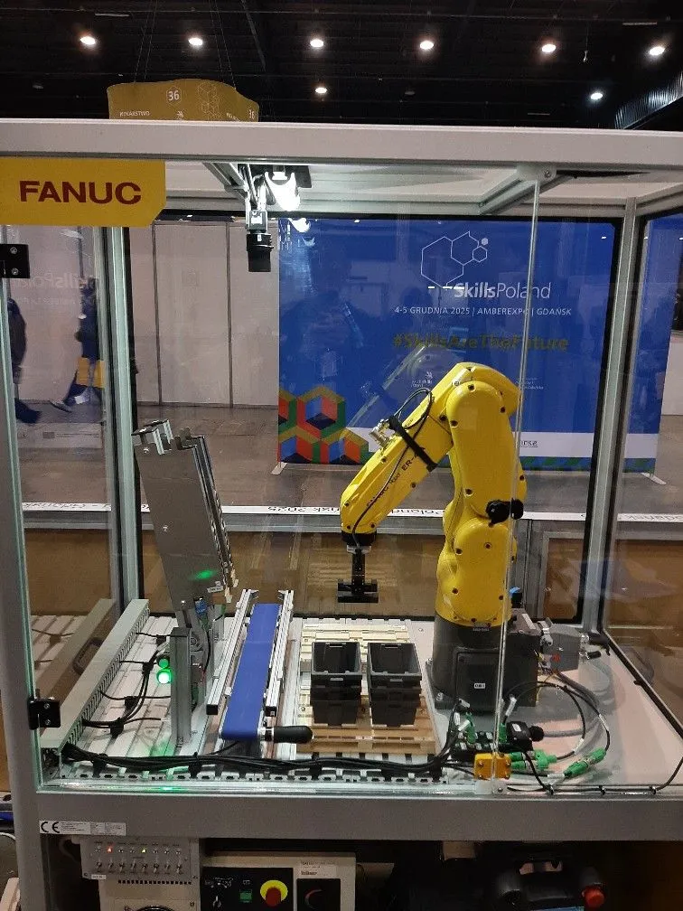 ramie robota w kolorze żółtym